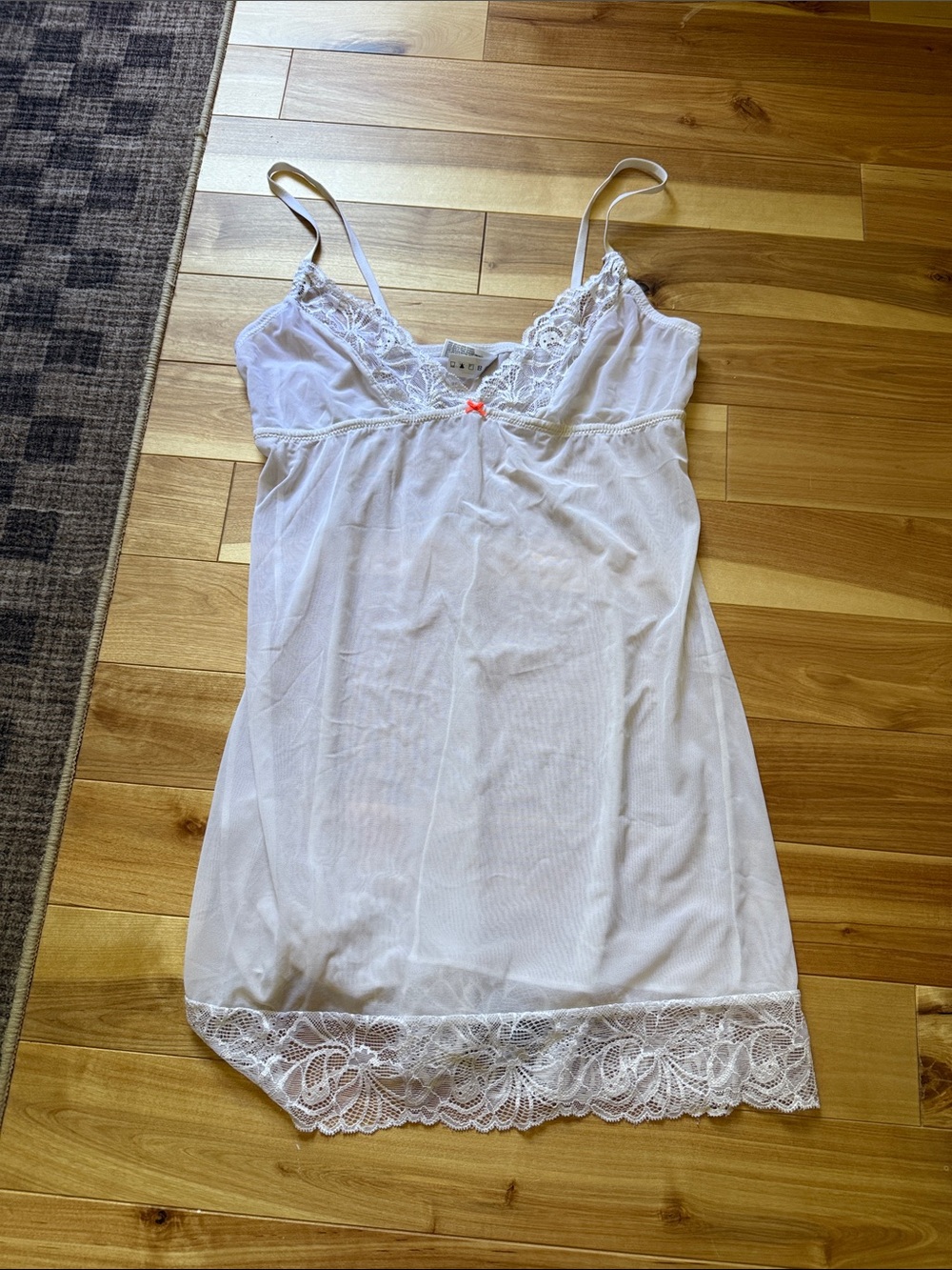 Classic White Lace-Trim Slip Chemise with Bow Accent